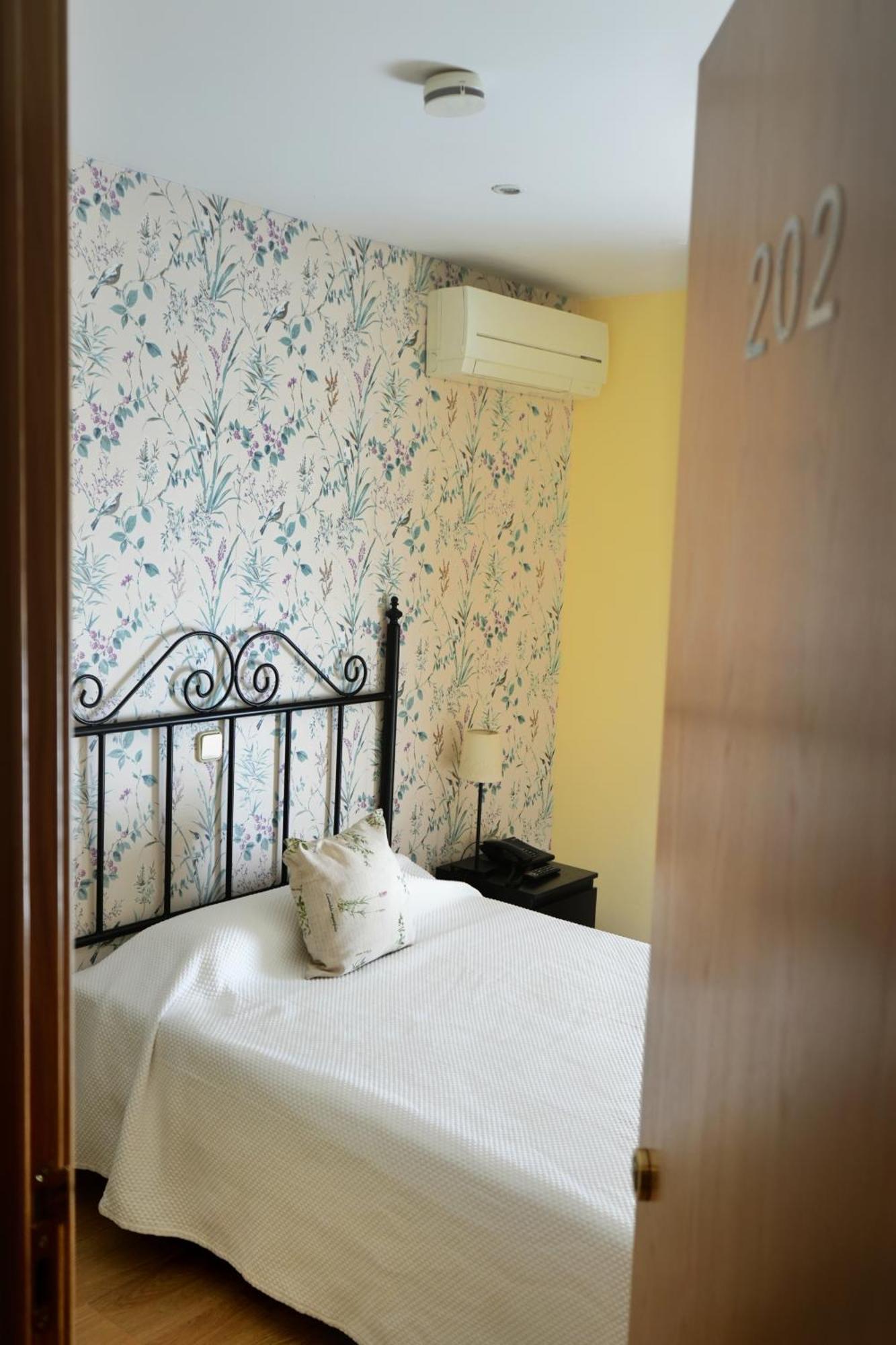 Hostal Mainz Piedralaves Εξωτερικό φωτογραφία