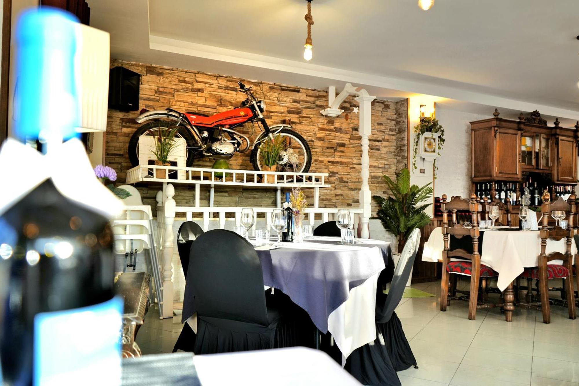 Hostal Mainz Piedralaves Εξωτερικό φωτογραφία