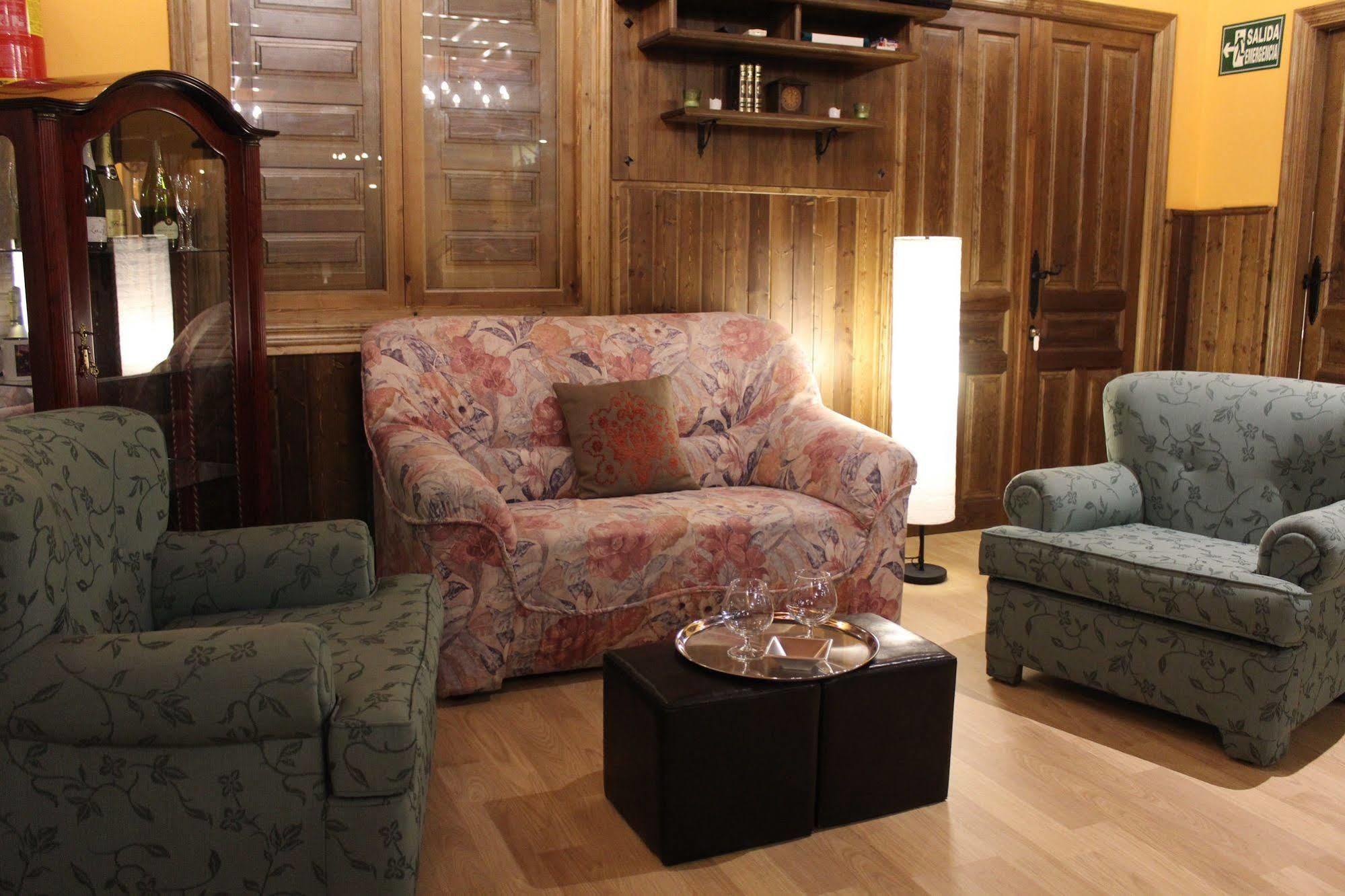 Hostal Mainz Piedralaves Εξωτερικό φωτογραφία