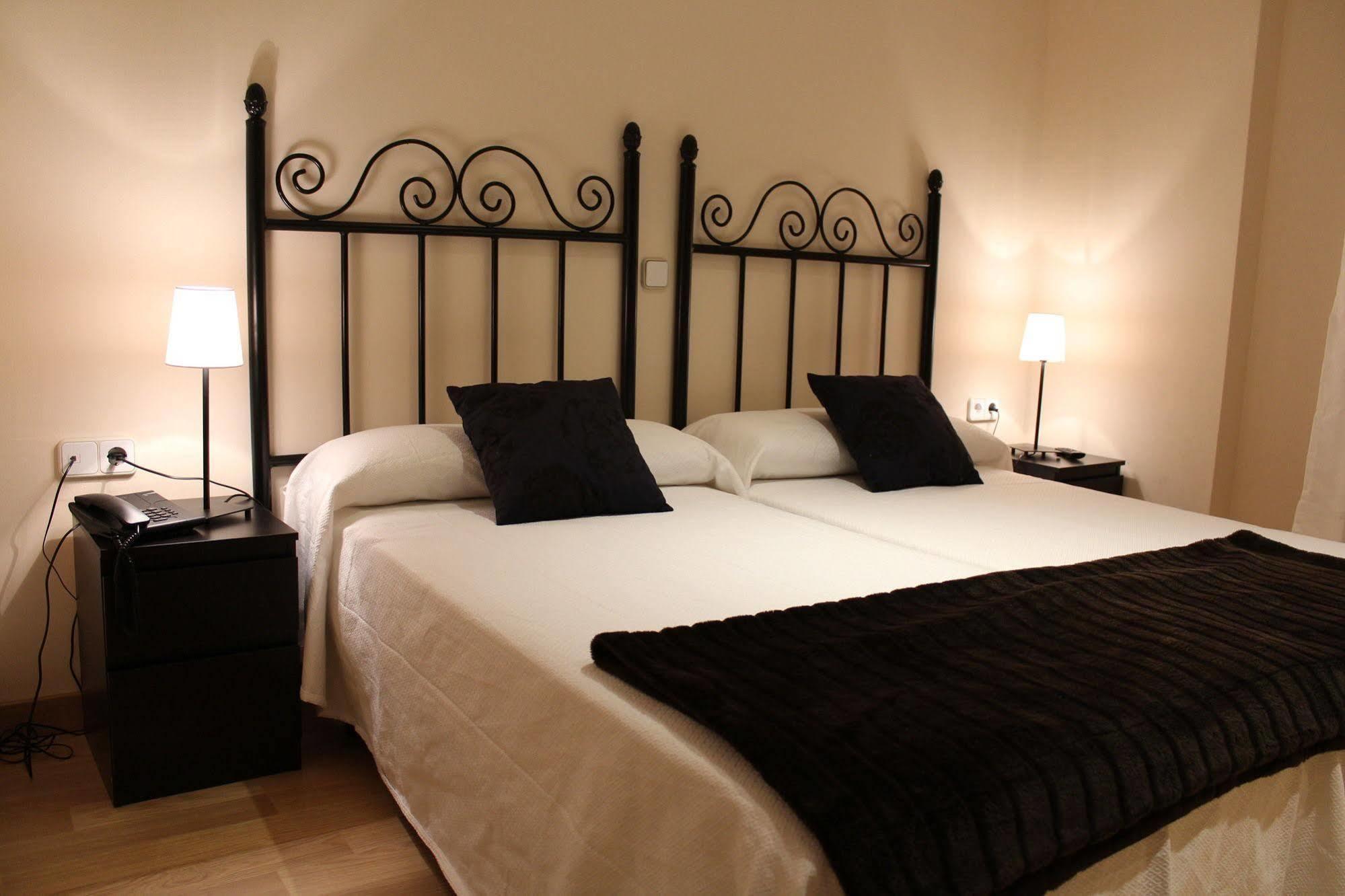 Hostal Mainz Piedralaves Εξωτερικό φωτογραφία