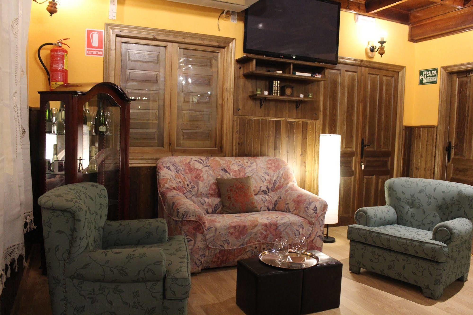 Hostal Mainz Piedralaves Εξωτερικό φωτογραφία