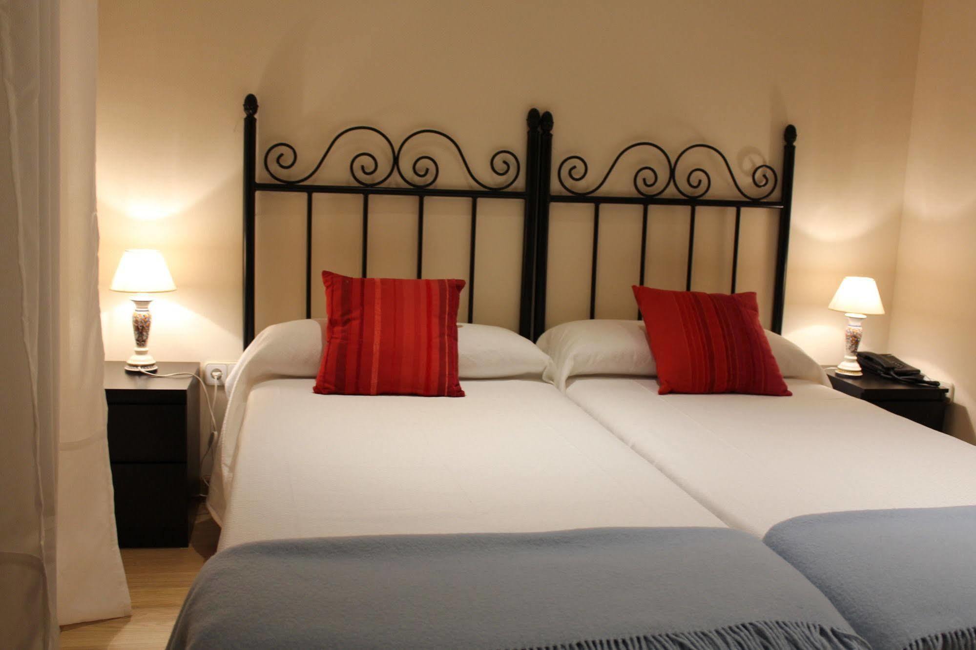 Hostal Mainz Piedralaves Εξωτερικό φωτογραφία